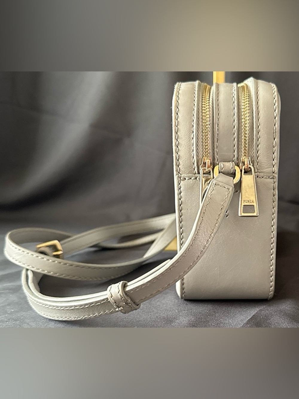 Furla camera bag that needs rehab - Picture 6 of 11
